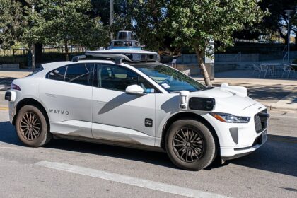 Voitures autonomes : Waymo concentre ses robotaxis au Texas et en Californie