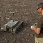 Largués par drone, démineurs : les robots terrestres changent la guerre en Ukraine