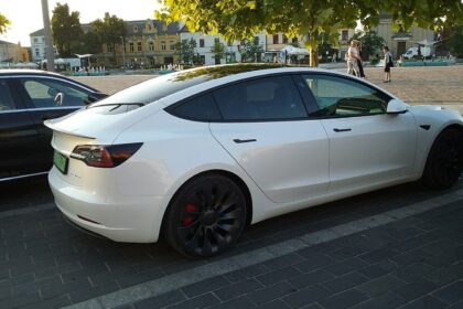 Tesla dépasse les attentes au troisième trimestre grâce à l'Europe et la Chine