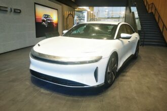 Lucid freine sa production : moins de 3 000 voitures électriques au troisième trimestre