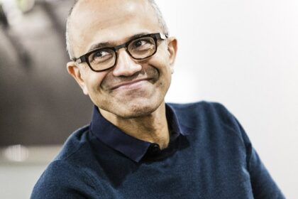 Satya Nadella plaide pour un « frein d'urgence » sur les modèles d'IA