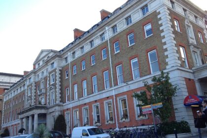Londres : un hacker russe présumé du gang Qilin arrêté après l'attaque des hôpitaux