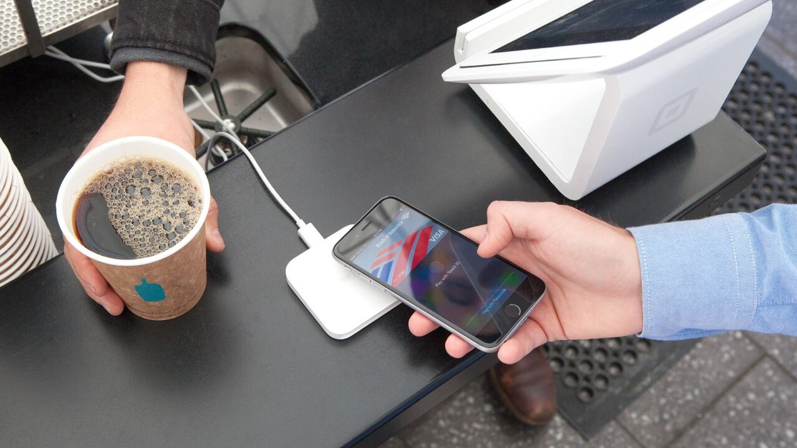 Paiement sans contact : le régulateur britannique veut forcer Apple à ouvrir l'iPhone