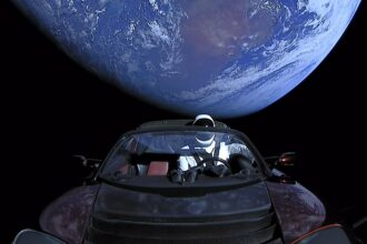 Elon Musk juge « bonne » l'idée de fusionner SpaceX et Tesla