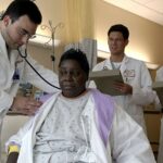 Microsoft affirme que son IA diagnostique mieux que les médecins généralistes